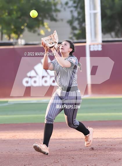 Thumbnail 1 in Round Valley vs. Kingman Academy (AIA 2A Final) photogallery.