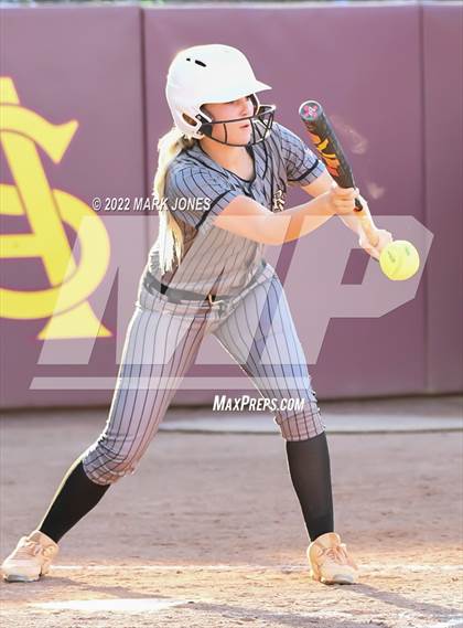 Thumbnail 2 in Round Valley vs. Kingman Academy (AIA 2A Final) photogallery.