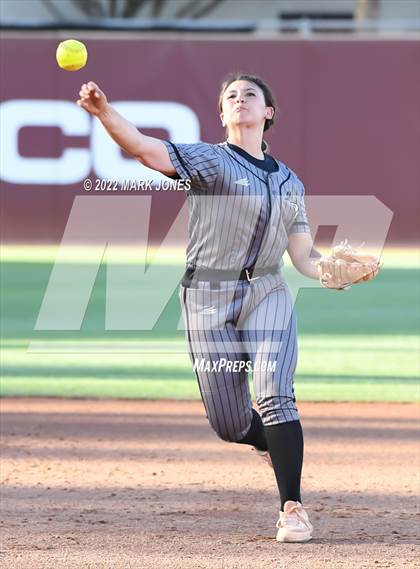Thumbnail 3 in Round Valley vs. Kingman Academy (AIA 2A Final) photogallery.