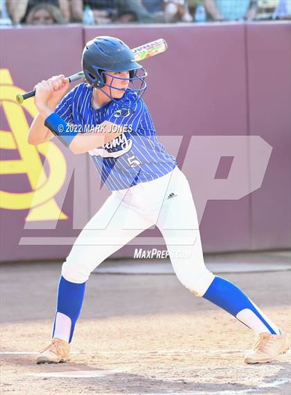 Thumbnail 3 in Round Valley vs. Kingman Academy (AIA 2A Final) photogallery.