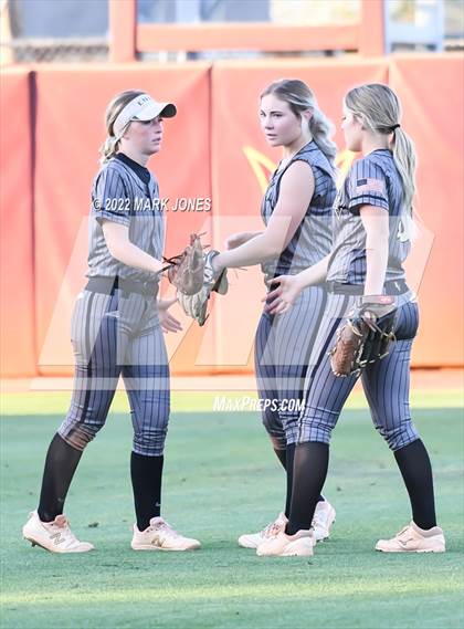 Thumbnail 1 in Round Valley vs. Kingman Academy (AIA 2A Final) photogallery.