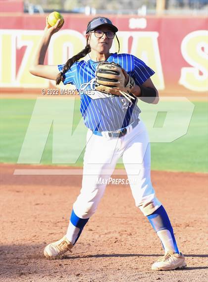 Thumbnail 1 in Round Valley vs. Kingman Academy (AIA 2A Final) photogallery.