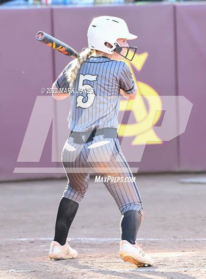 Thumbnail 2 in Round Valley vs. Kingman Academy (AIA 2A Final) photogallery.