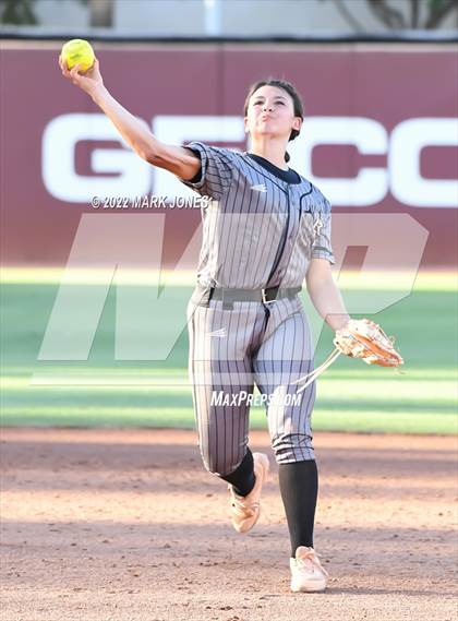 Thumbnail 1 in Round Valley vs. Kingman Academy (AIA 2A Final) photogallery.