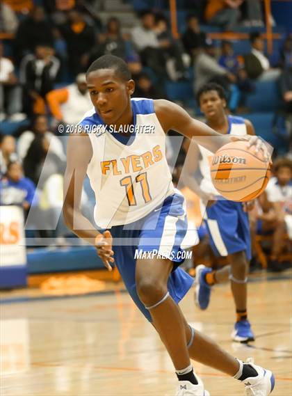 Thumbnail 3 in Belleville West vs. East St. Louis photogallery.