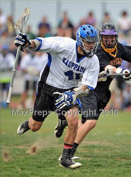 Thumbnail 3 in Sayville vs. Hauppauge photogallery.