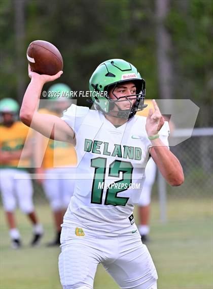 Thumbnail 2 in DeLand (Green/Gold Spring Scrimmage) photogallery.