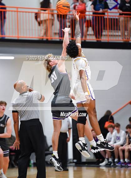 Thumbnail 1 in Dumas vs. Central Arkansas Christian (AAA 3A State Playoff second round) photogallery.