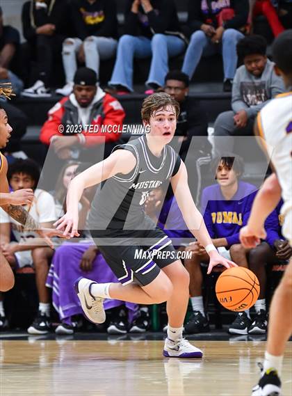 Thumbnail 2 in Dumas vs. Central Arkansas Christian (AAA 3A State Playoff second round) photogallery.