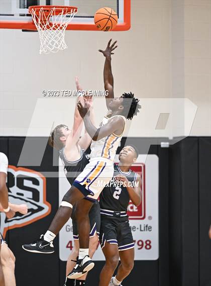 Thumbnail 3 in Dumas vs. Central Arkansas Christian (AAA 3A State Playoff second round) photogallery.