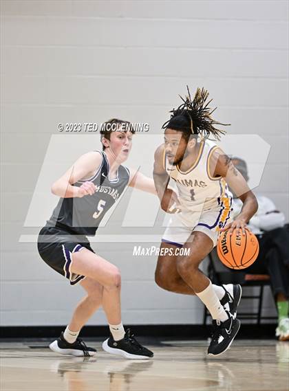 Thumbnail 3 in Dumas vs. Central Arkansas Christian (AAA 3A State Playoff second round) photogallery.