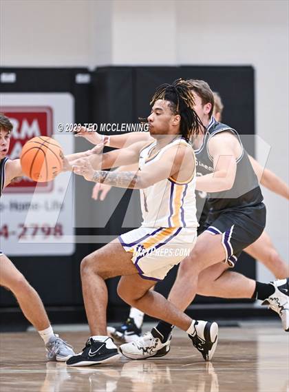 Thumbnail 3 in Dumas vs. Central Arkansas Christian (AAA 3A State Playoff second round) photogallery.