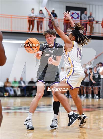 Thumbnail 2 in Dumas vs. Central Arkansas Christian (AAA 3A State Playoff second round) photogallery.