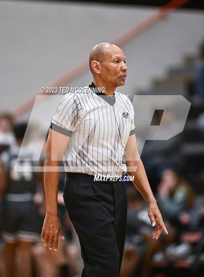 Thumbnail 2 in Dumas vs. Central Arkansas Christian (AAA 3A State Playoff second round) photogallery.