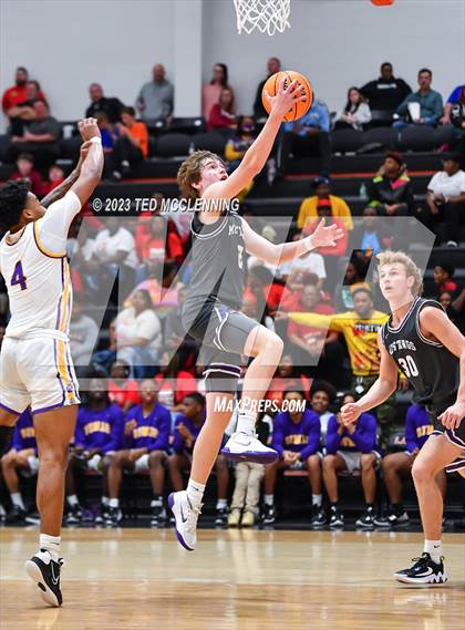 Thumbnail 2 in Dumas vs. Central Arkansas Christian (AAA 3A State Playoff second round) photogallery.