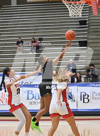 Thumbnail 1 in Lake Ridge vs. Corpus Christi Veterans Memorial (McDonald's Texas Invitational) photogallery.