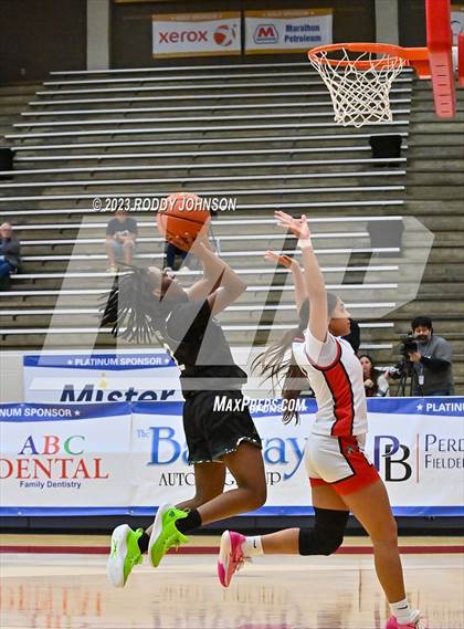 Thumbnail 2 in Lake Ridge vs. Corpus Christi Veterans Memorial (McDonald's Texas Invitational) photogallery.