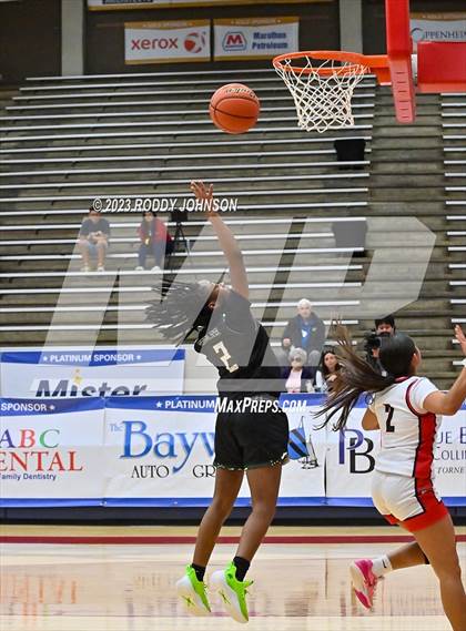 Thumbnail 3 in Lake Ridge vs. Corpus Christi Veterans Memorial (McDonald's Texas Invitational) photogallery.