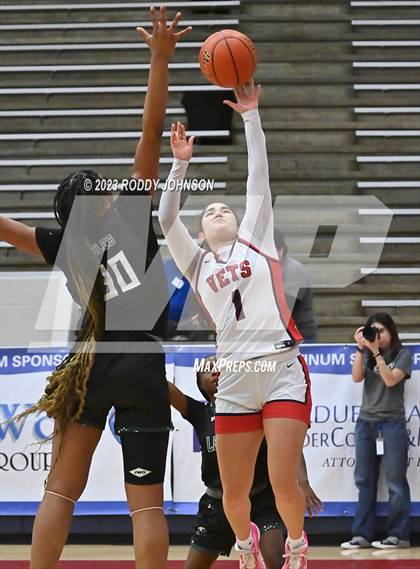 Thumbnail 2 in Lake Ridge vs. Corpus Christi Veterans Memorial (McDonald's Texas Invitational) photogallery.