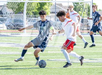 Thumbnail 3 in Syracuse vs. Mountain Ridge (UHSAA  6A Round 1) photogallery.