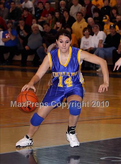 Thumbnail 3 in West Forest vs. Elk County Catholic (PIAA District 9 A Finals) photogallery.