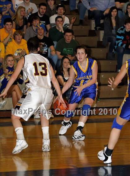 Thumbnail 3 in West Forest vs. Elk County Catholic (PIAA District 9 A Finals) photogallery.