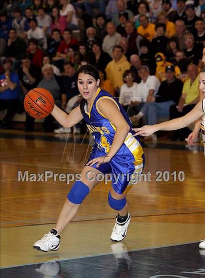 Thumbnail 2 in West Forest vs. Elk County Catholic (PIAA District 9 A Finals) photogallery.