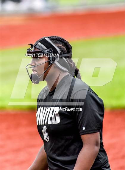 Thumbnail 2 in Topeka vs Olathe North (KSHSAA 6A Championship) photogallery.