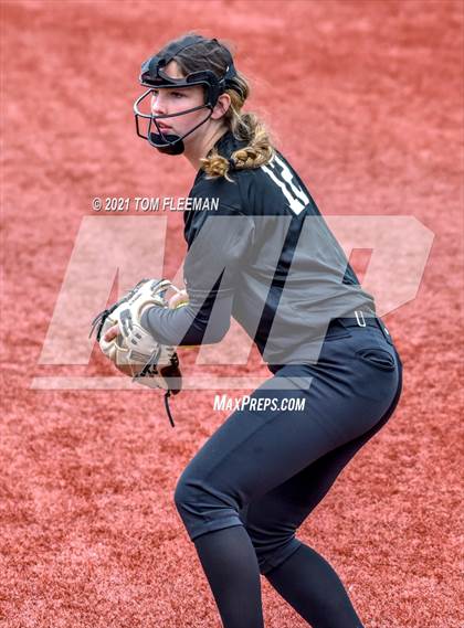 Thumbnail 1 in Topeka vs Olathe North (KSHSAA 6A Championship) photogallery.
