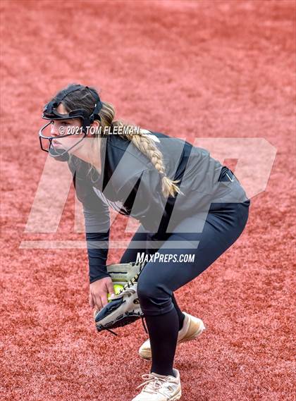 Thumbnail 3 in Topeka vs Olathe North (KSHSAA 6A Championship) photogallery.