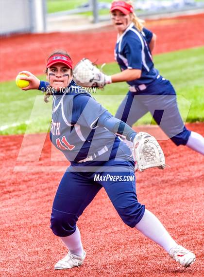 Thumbnail 3 in Topeka vs Olathe North (KSHSAA 6A Championship) photogallery.
