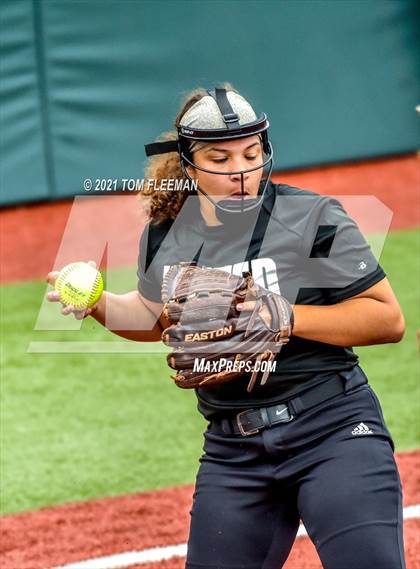 Thumbnail 2 in Topeka vs Olathe North (KSHSAA 6A Championship) photogallery.