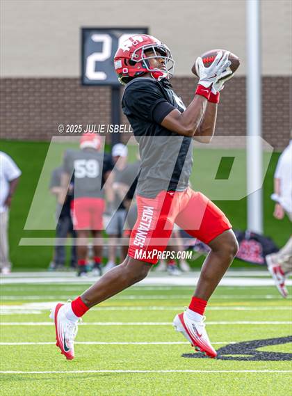 Thumbnail 3 in Lake Travis vs. North Shore (UIL 6A D1 Football Semifinals) photogallery.
