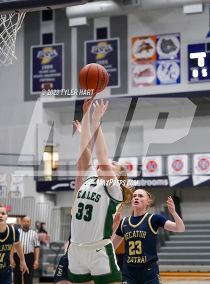 Thumbnail 1 in Zionsville vs Decatur Central (Sneakers for Santa Shootout) photogallery.