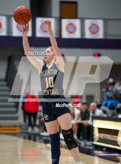 Thumbnail 3 in Zionsville vs Decatur Central (Sneakers for Santa Shootout) photogallery.