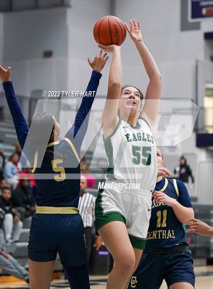 Thumbnail 2 in Zionsville vs Decatur Central (Sneakers for Santa Shootout) photogallery.