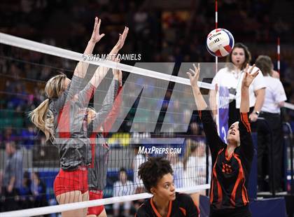 Thumbnail 2 in Lamar vs. Eaton (CHSAA 3A Playoff) photogallery.