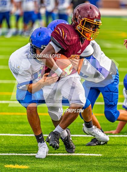 Thumbnail 2 in Beaumont United vs. Channelview (Scrimmage) photogallery.