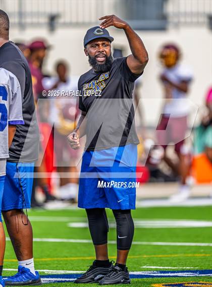 Thumbnail 2 in Beaumont United vs. Channelview (Scrimmage) photogallery.
