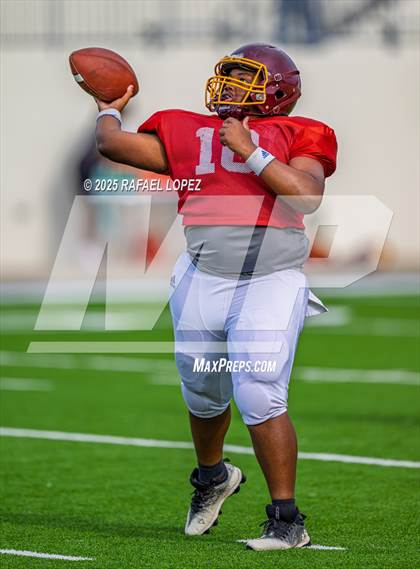 Thumbnail 3 in Beaumont United vs. Channelview (Scrimmage) photogallery.