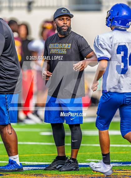 Thumbnail 3 in Beaumont United vs. Channelview (Scrimmage) photogallery.