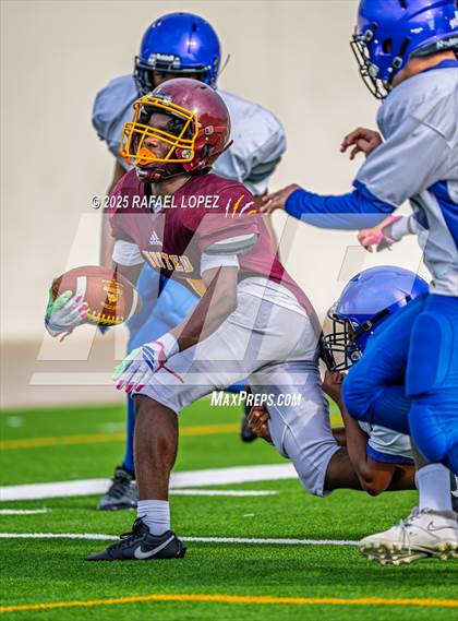 Thumbnail 2 in Beaumont United vs. Channelview (Scrimmage) photogallery.
