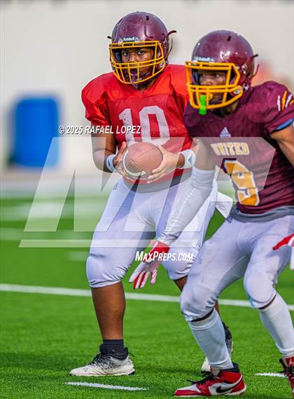 Thumbnail 2 in Beaumont United vs. Channelview (Scrimmage) photogallery.