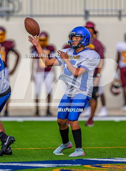 Thumbnail 3 in Beaumont United vs. Channelview (Scrimmage) photogallery.