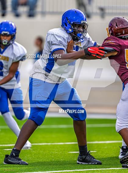 Thumbnail 3 in Beaumont United vs. Channelview (Scrimmage) photogallery.