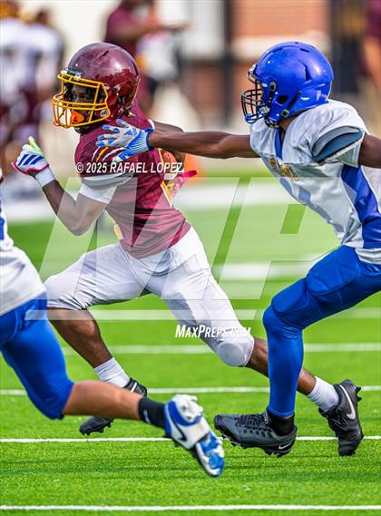 Thumbnail 3 in Beaumont United vs. Channelview (Scrimmage) photogallery.