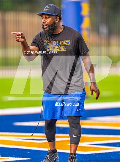 Thumbnail 1 in Beaumont United vs. Channelview (Scrimmage) photogallery.