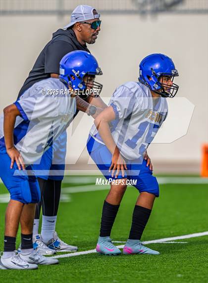 Thumbnail 2 in Beaumont United vs. Channelview (Scrimmage) photogallery.