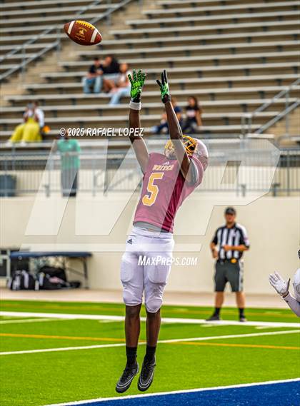 Thumbnail 2 in Beaumont United vs. Channelview (Scrimmage) photogallery.