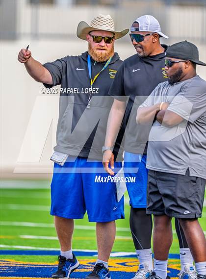Thumbnail 3 in Beaumont United vs. Channelview (Scrimmage) photogallery.